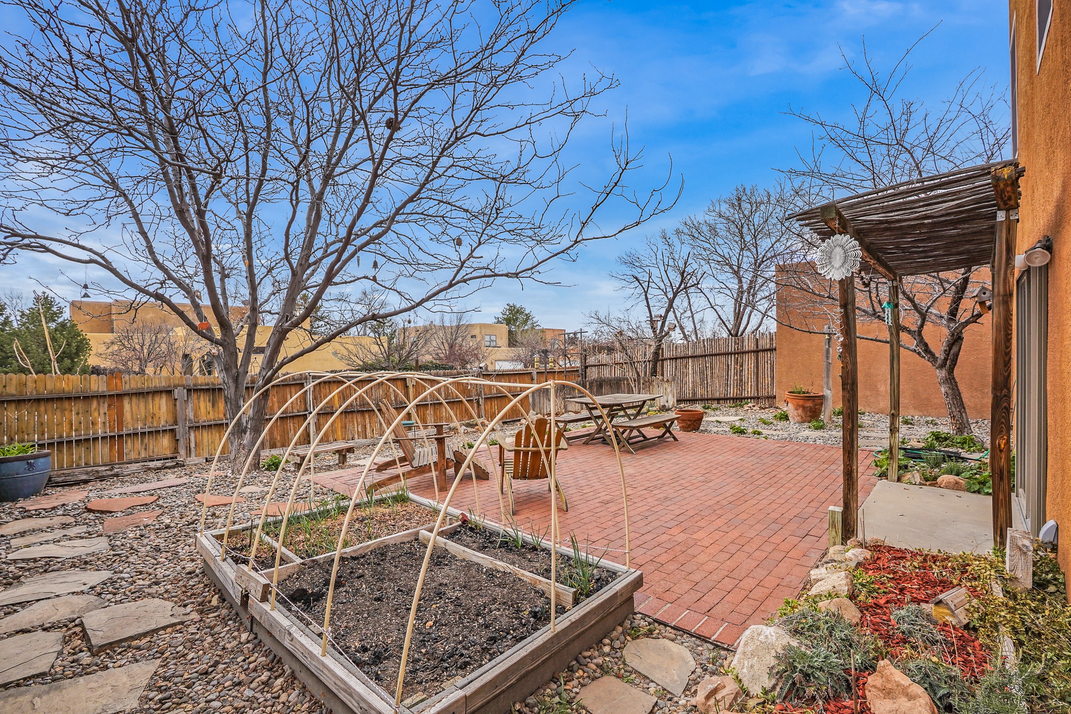 1402 Paseo Norteno