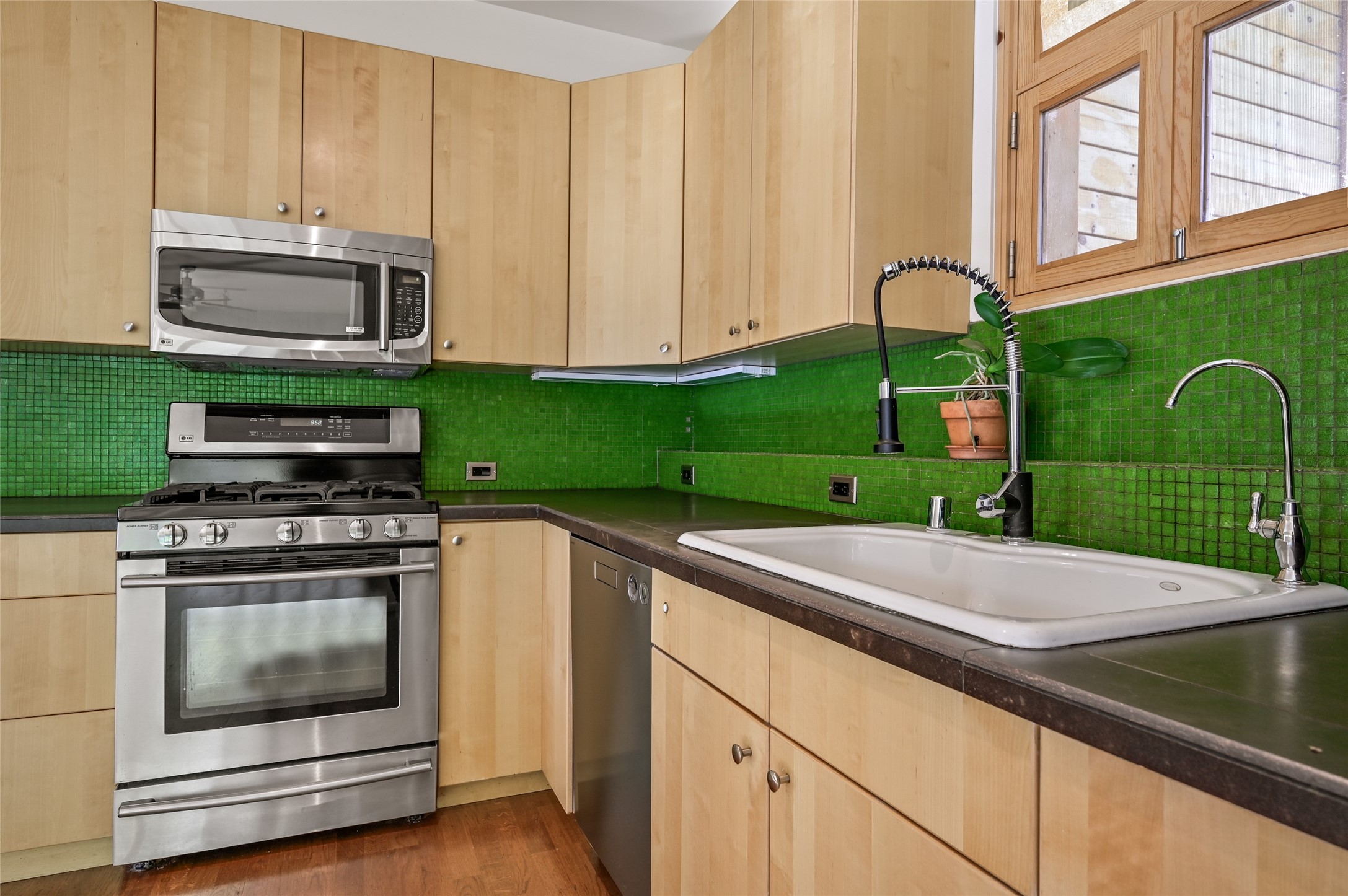 1710 W. Alameda 7