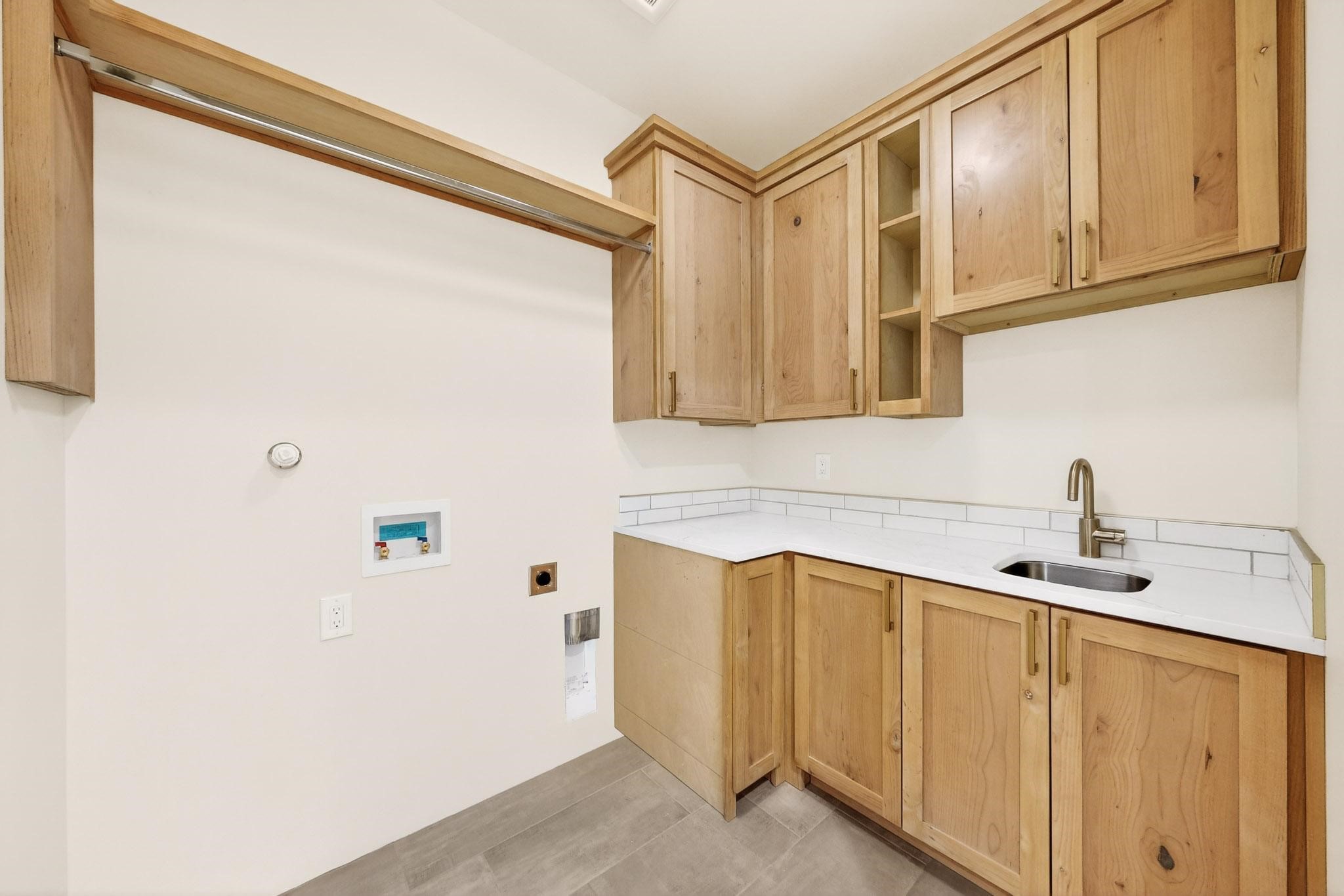 20 W Longview