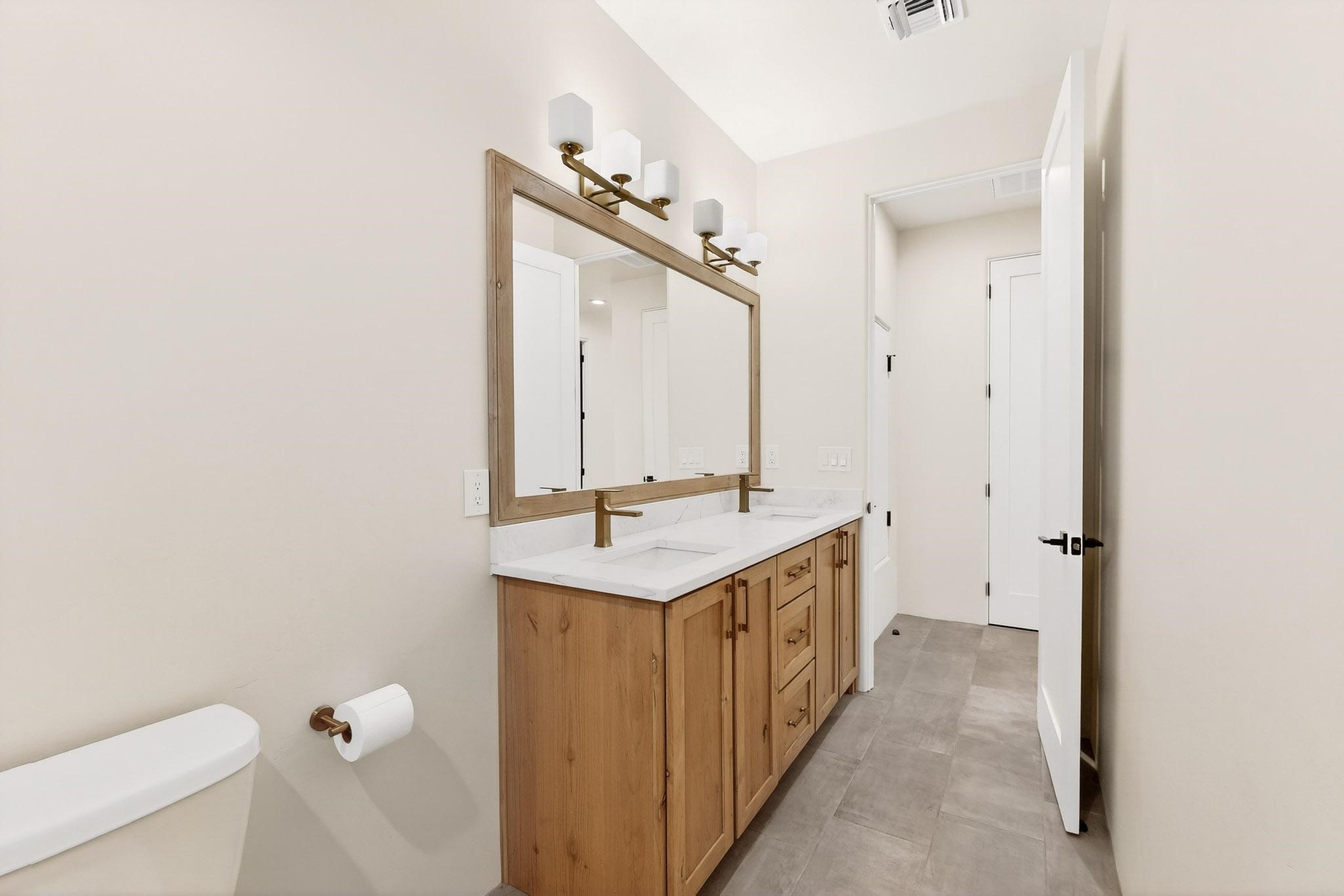 20 W Longview