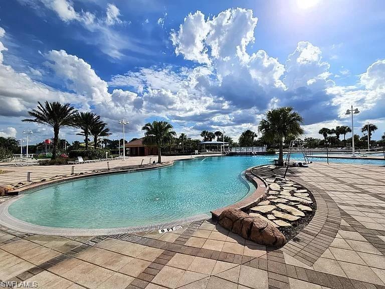 5986 Berwick LN