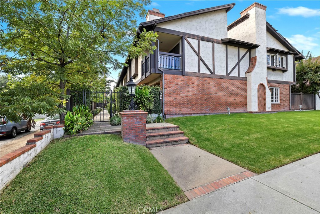 506 W Sierra Madre C