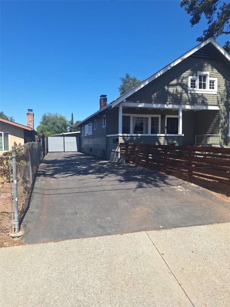 2109 N Marengo Avenue