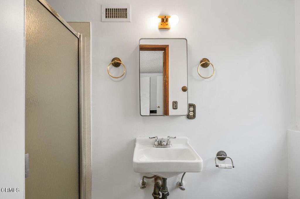 1009 E Edgecomb Street