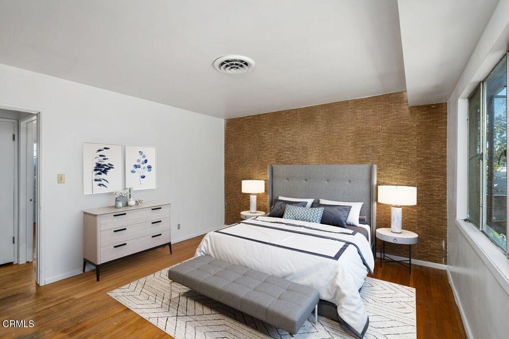 1009 E Edgecomb Street