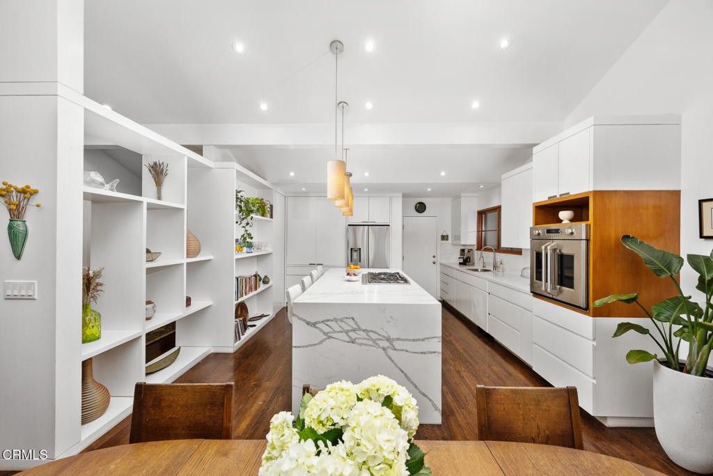 1121 Buena Vista Street