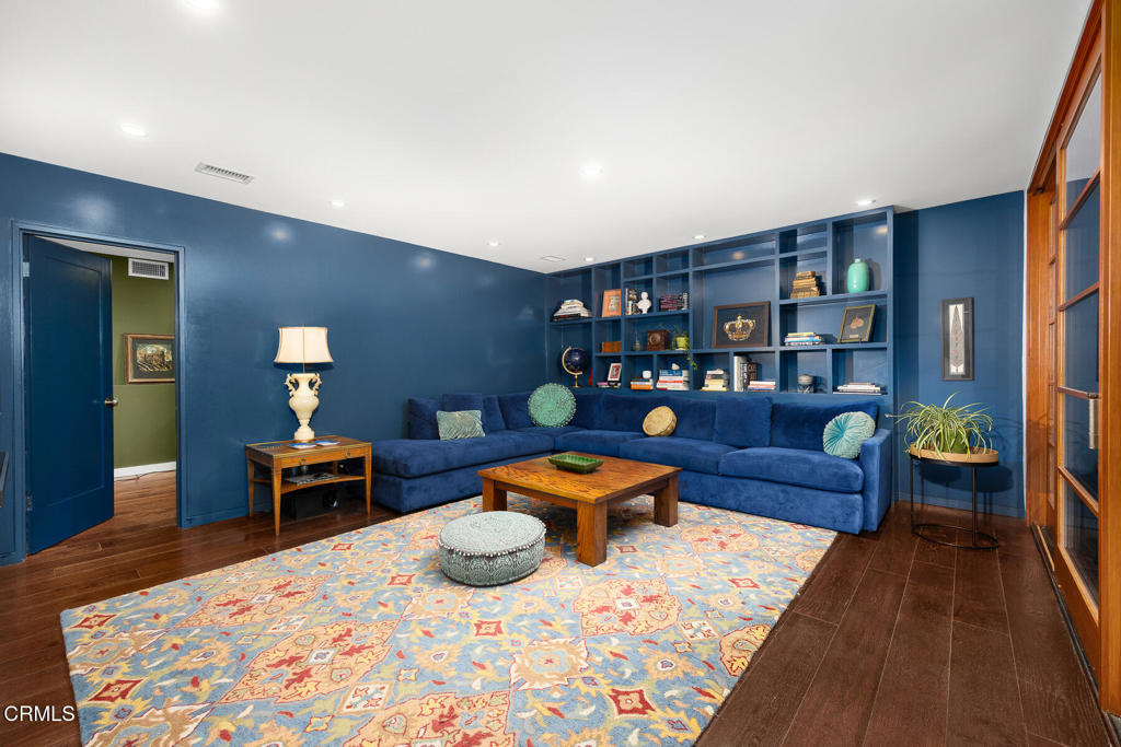 1121 Buena Vista Street