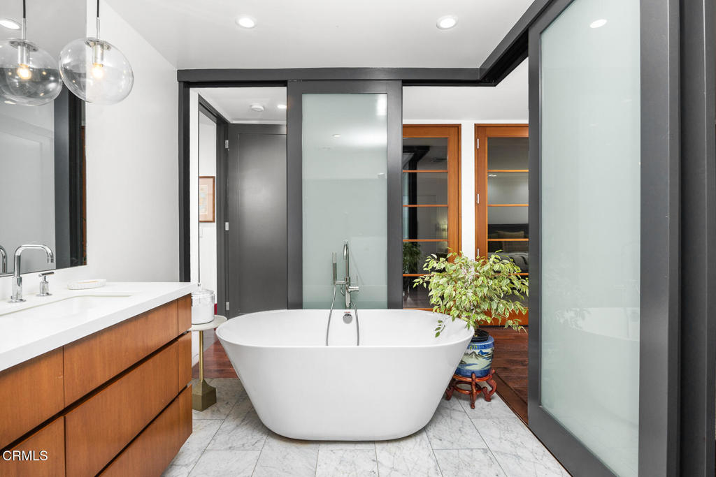 1121 Buena Vista Street