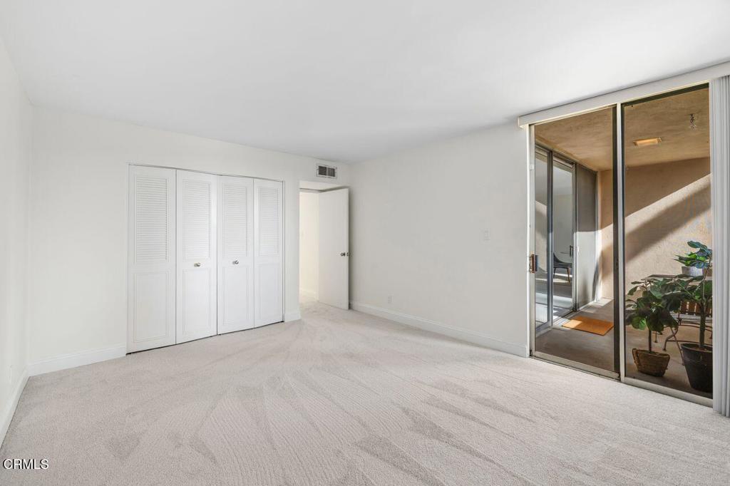 5411 Tyrone Avenue 202