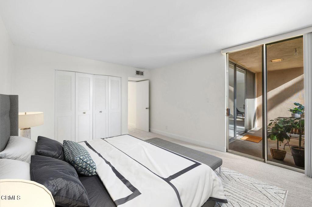 5411 Tyrone Avenue 202