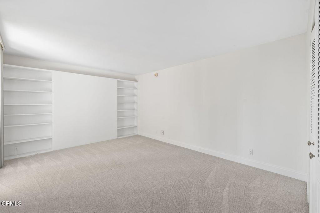 5411 Tyrone Avenue 202