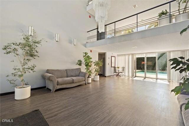 5411 Tyrone Avenue 202