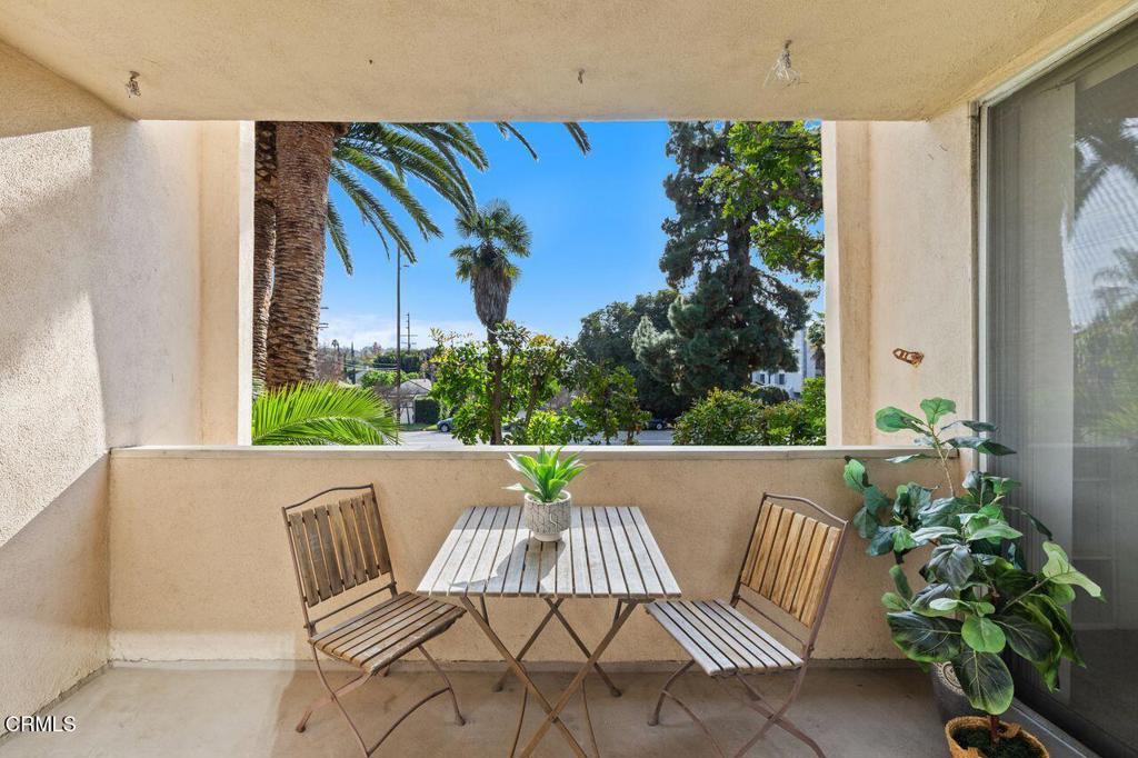 5411 Tyrone Avenue 202