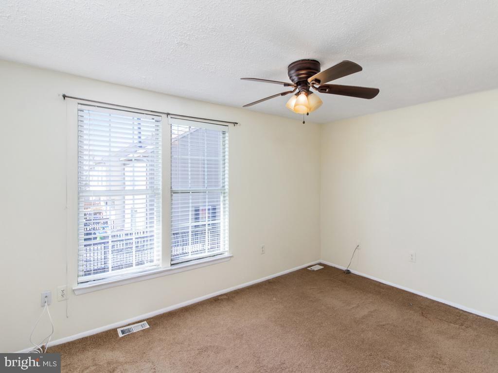 18 IVY OAK COURT