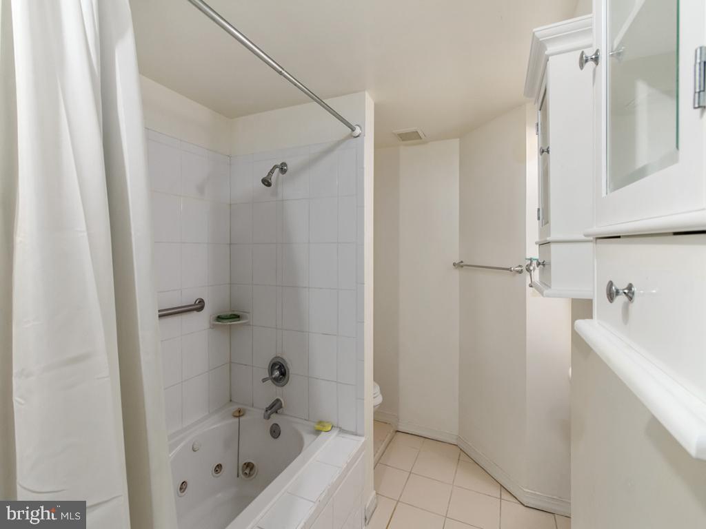 18 IVY OAK COURT