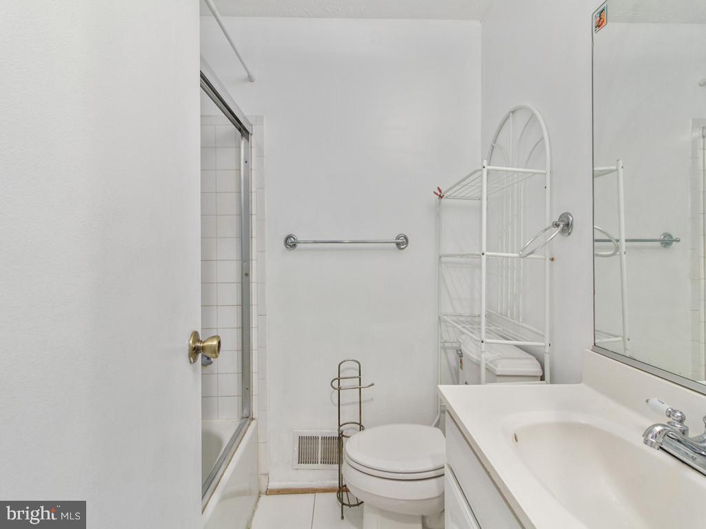 18 IVY OAK COURT