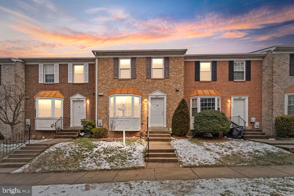 1211 KNOLL MIST LANE