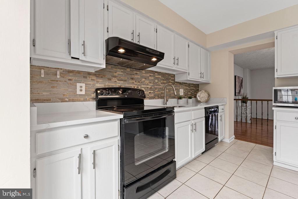 1211 KNOLL MIST LANE