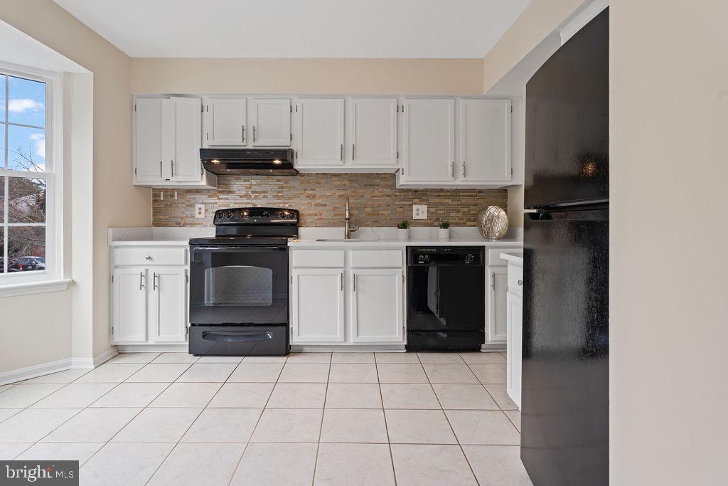 1211 KNOLL MIST LANE