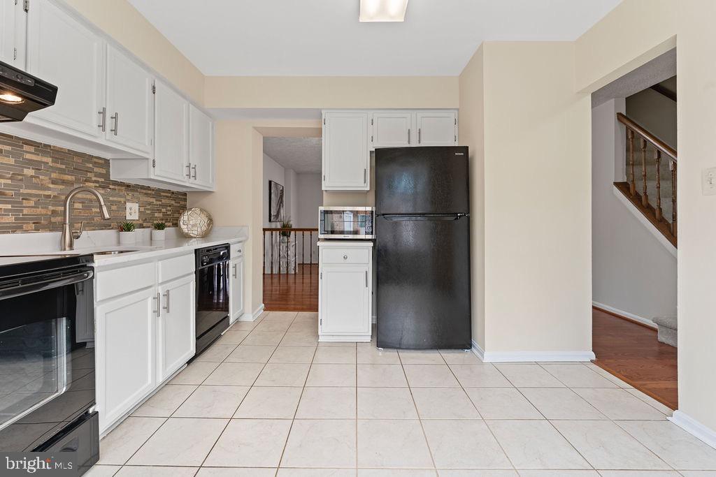 1211 KNOLL MIST LANE