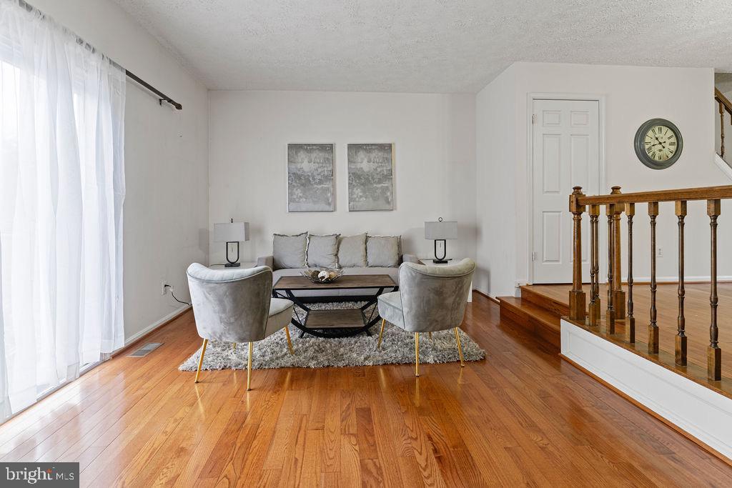 1211 KNOLL MIST LANE