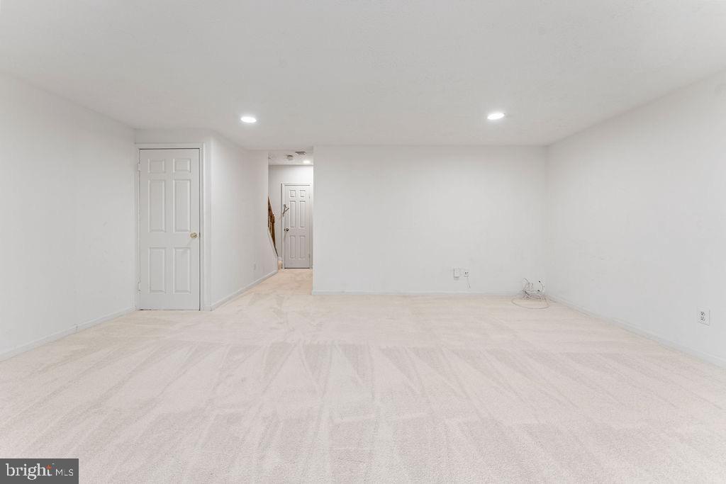 1211 KNOLL MIST LANE
