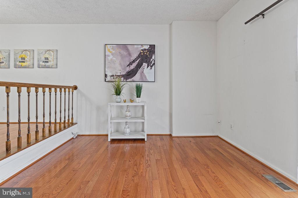 1211 KNOLL MIST LANE