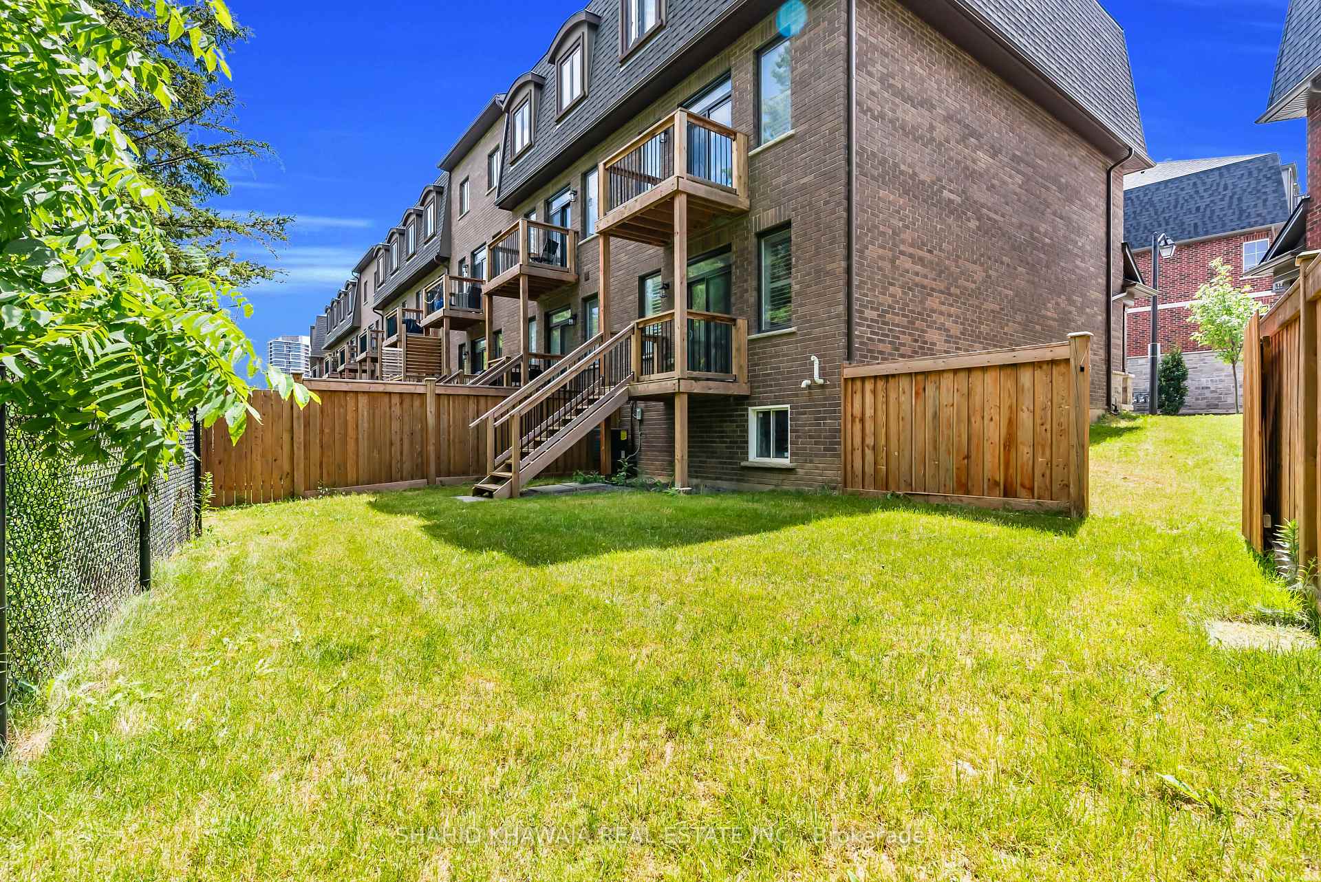 #Unit 23 - 445 Ontario Street