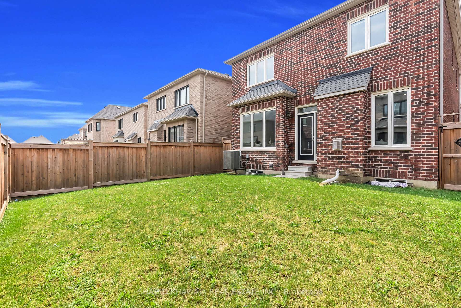 1221 Raspberry Terrace