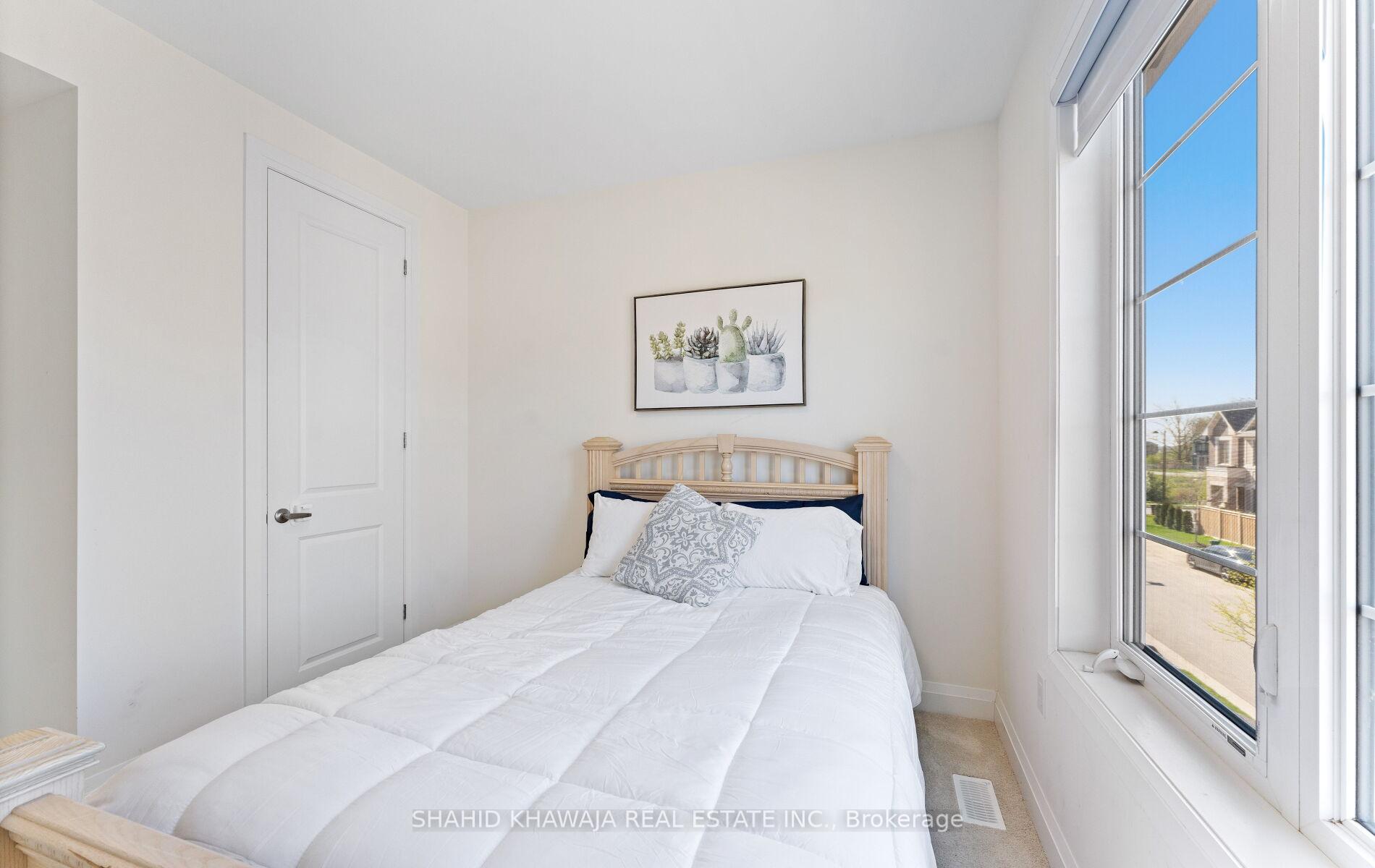 1355 Basswood Crescent