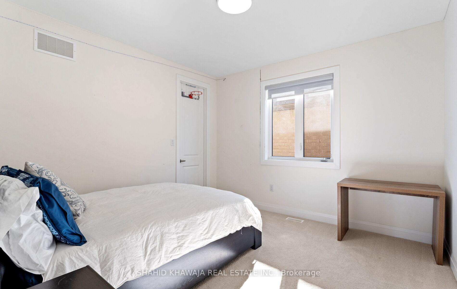 1355 Basswood Crescent