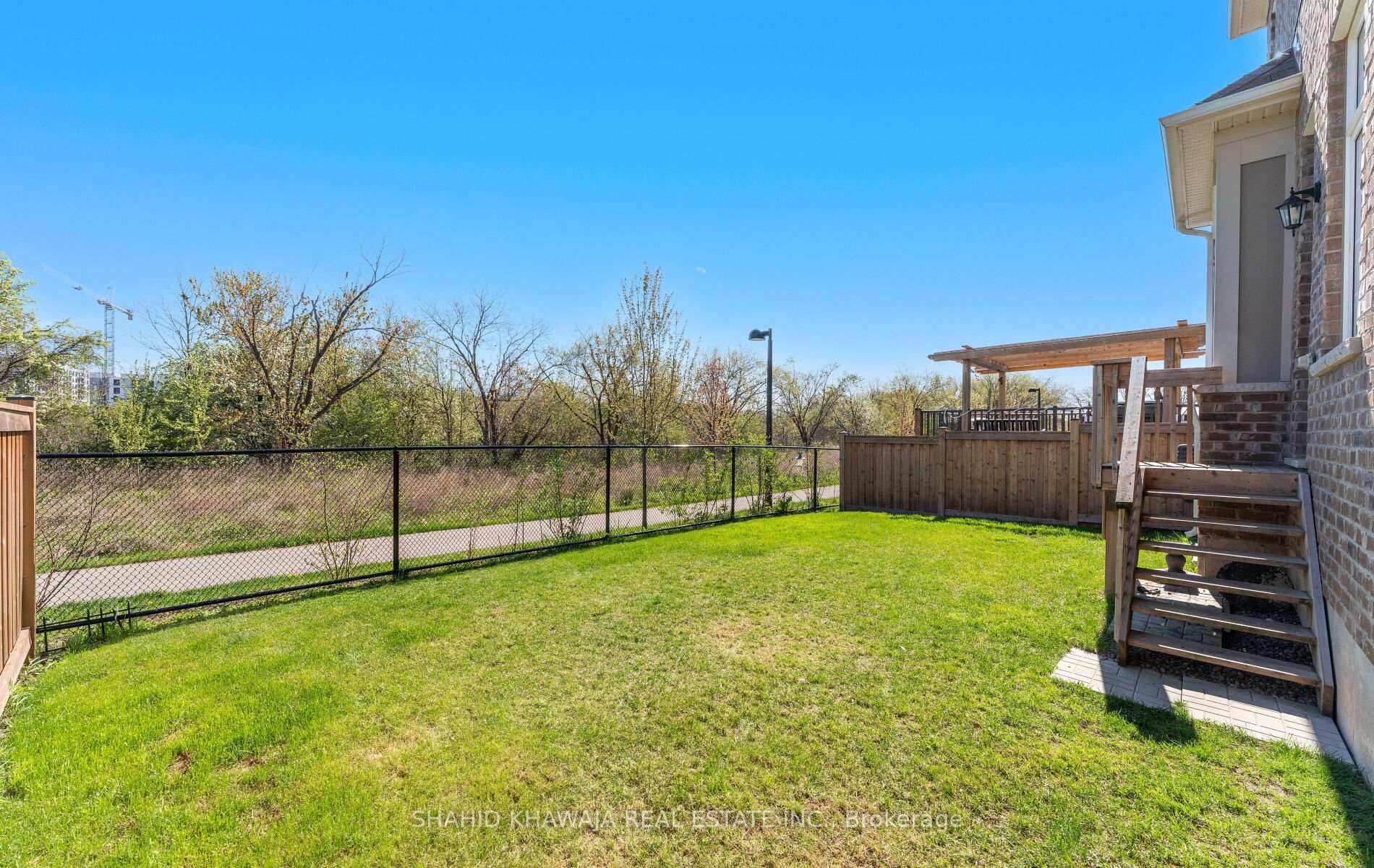 1355 Basswood Crescent