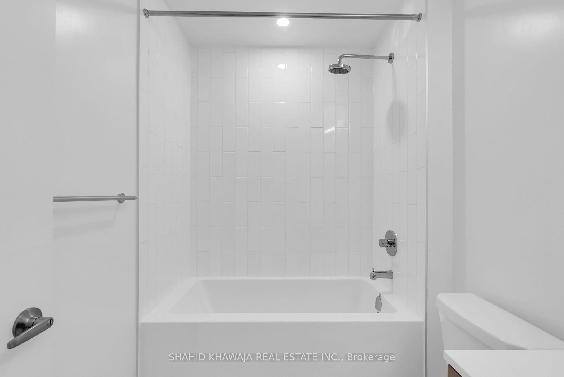 2485 Eglinton Ave Avenue W 1415