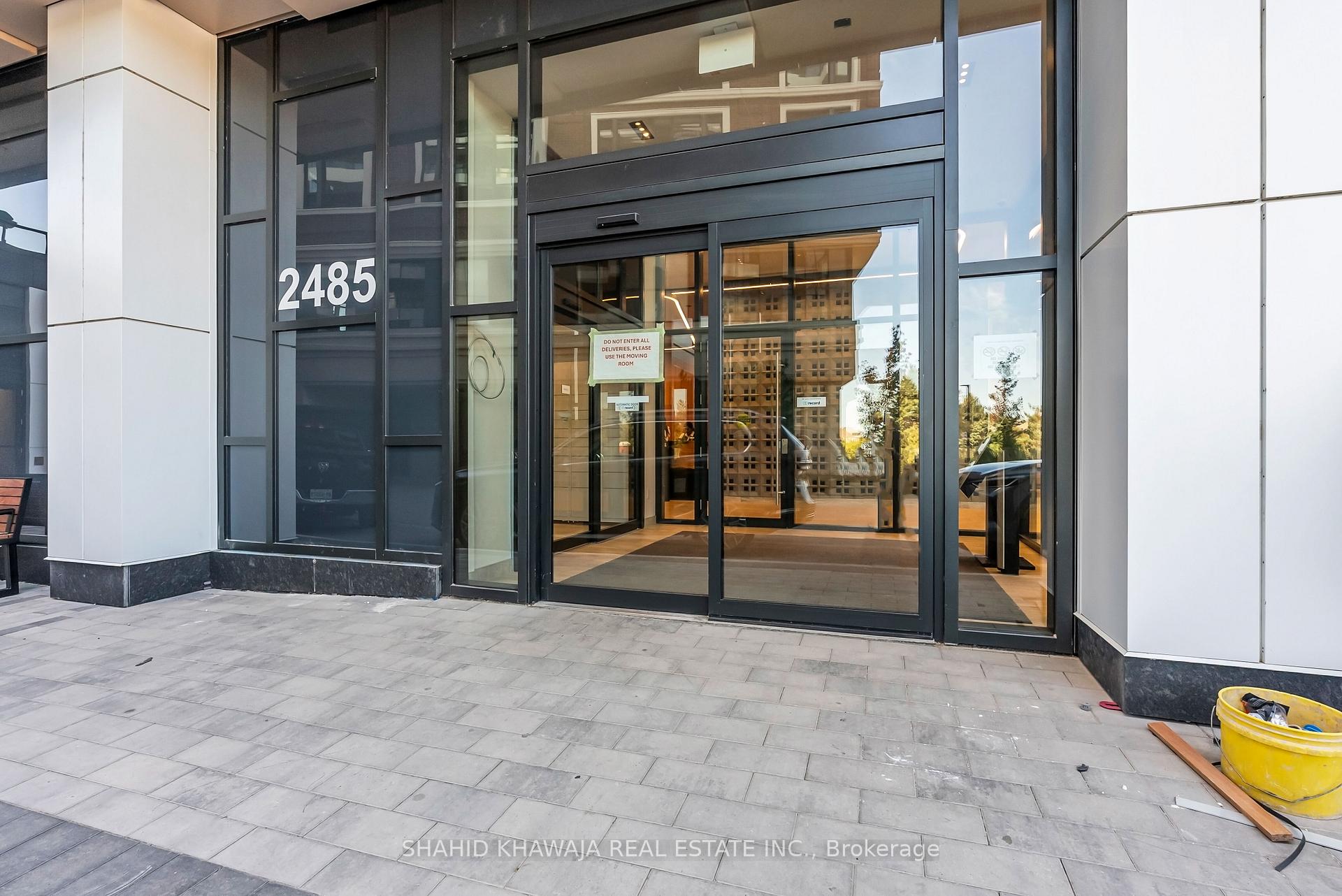 2485 Eglinton Ave Avenue W 1415