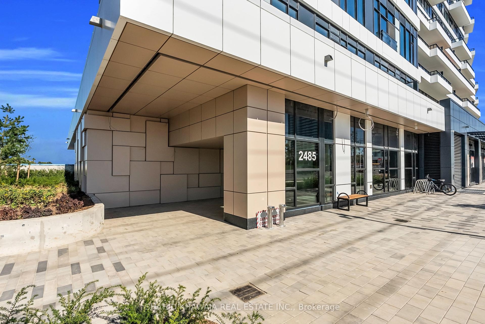 2485 Eglinton Ave Avenue W 1415