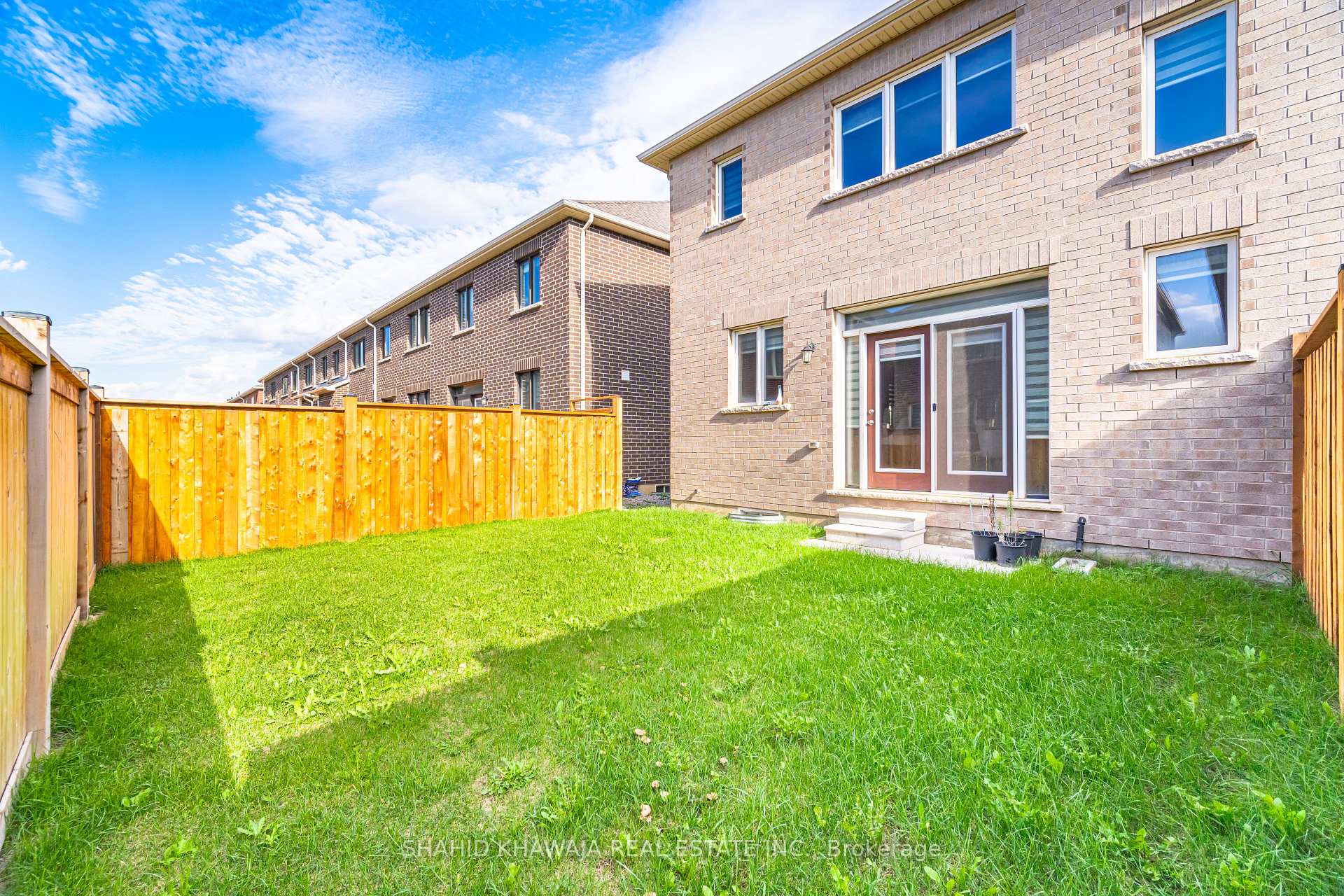 1564 Moira Crescent