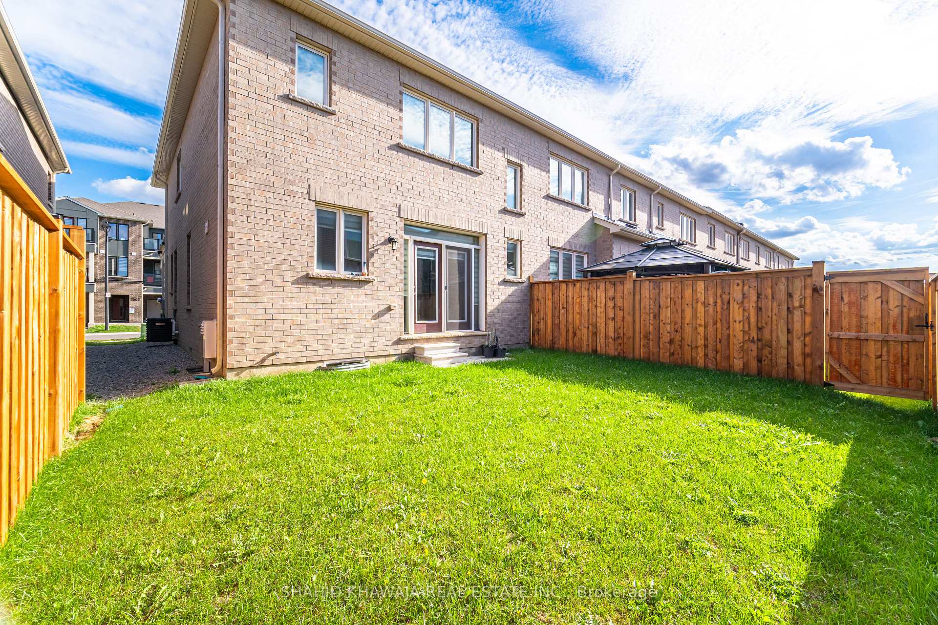 1564 Moira Crescent