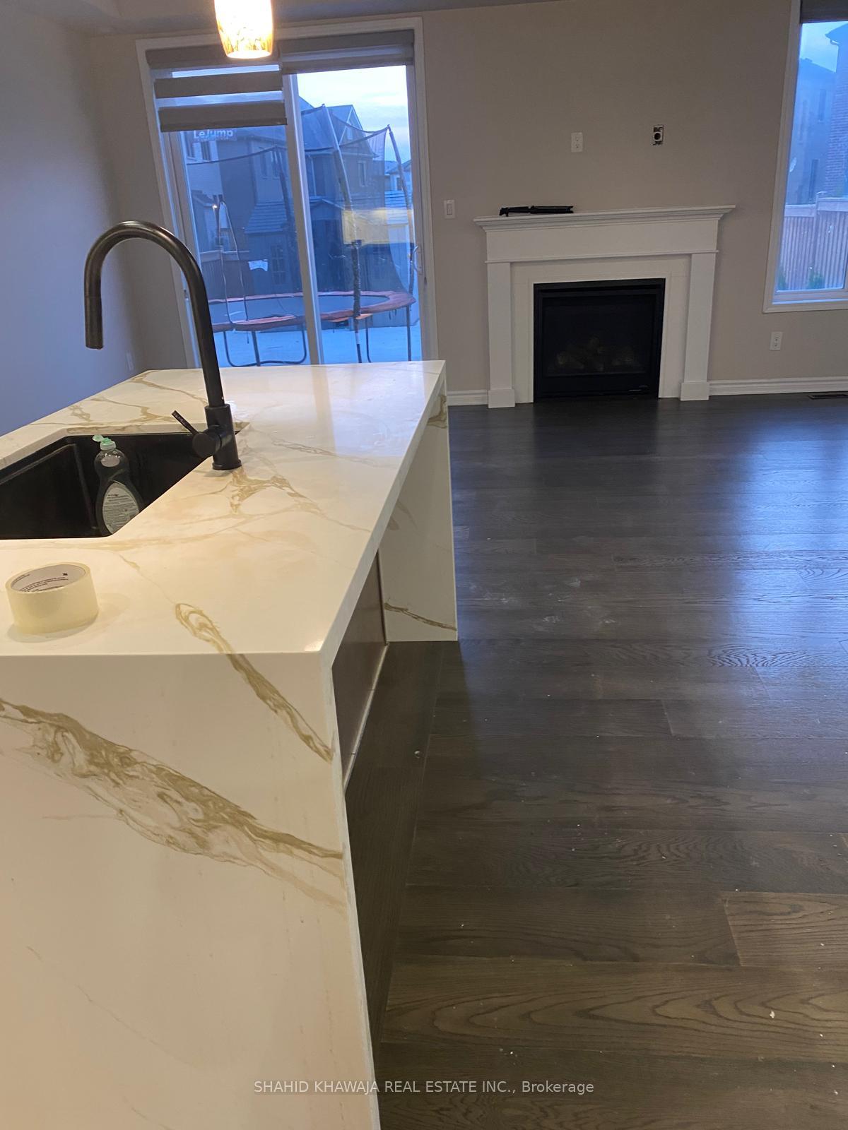 1534 Tamarack Point, Milton