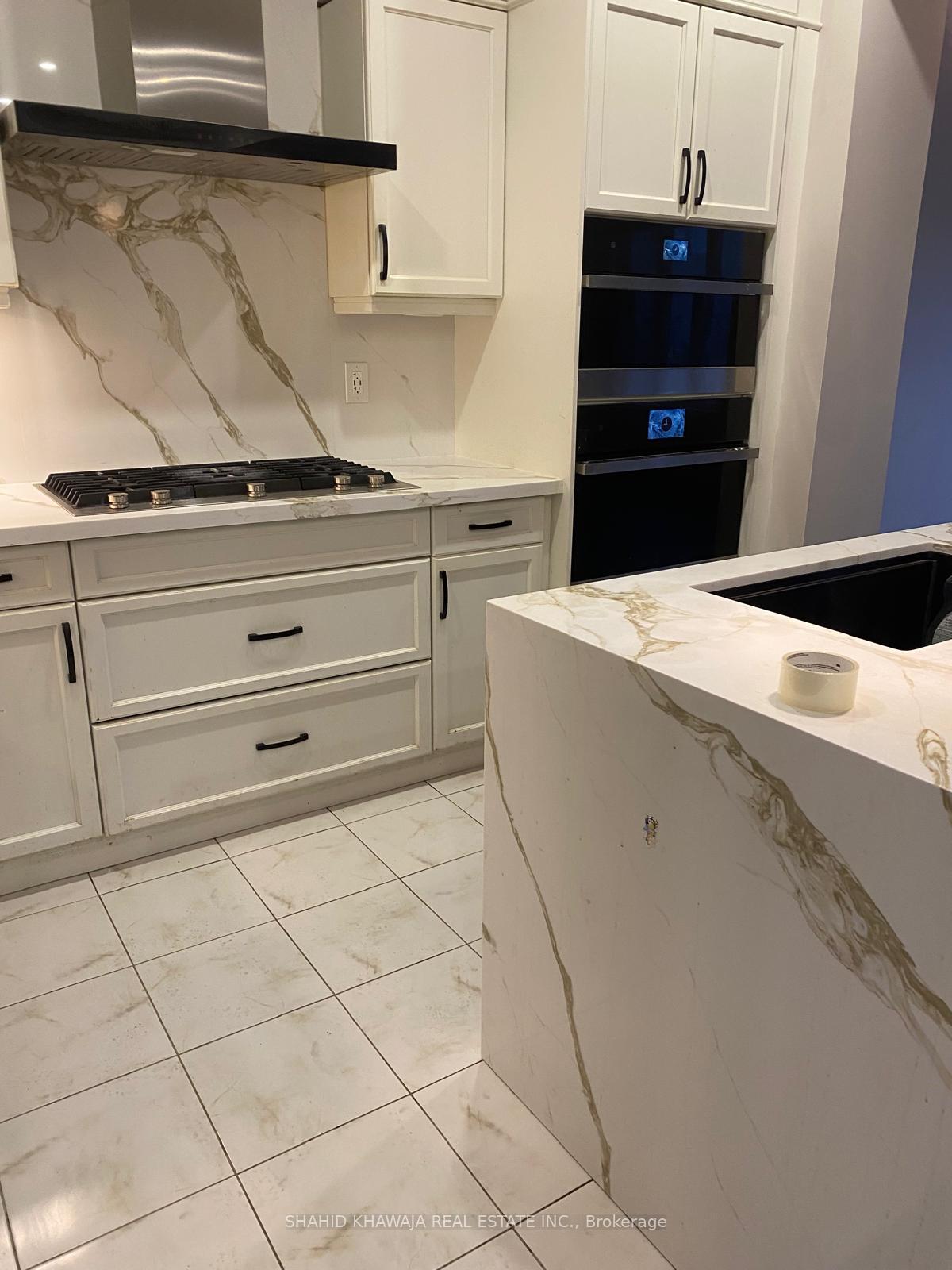 1534 Tamarack Point, Milton