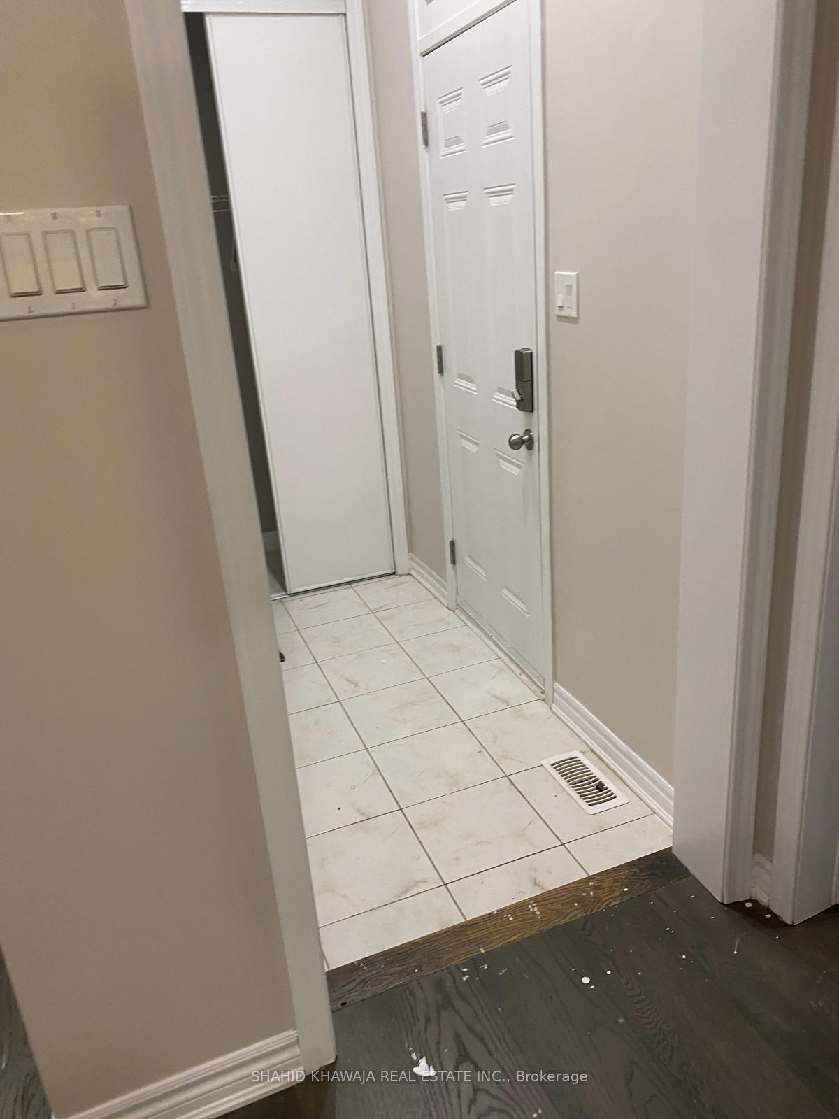 1534 Tamarack Point, Milton