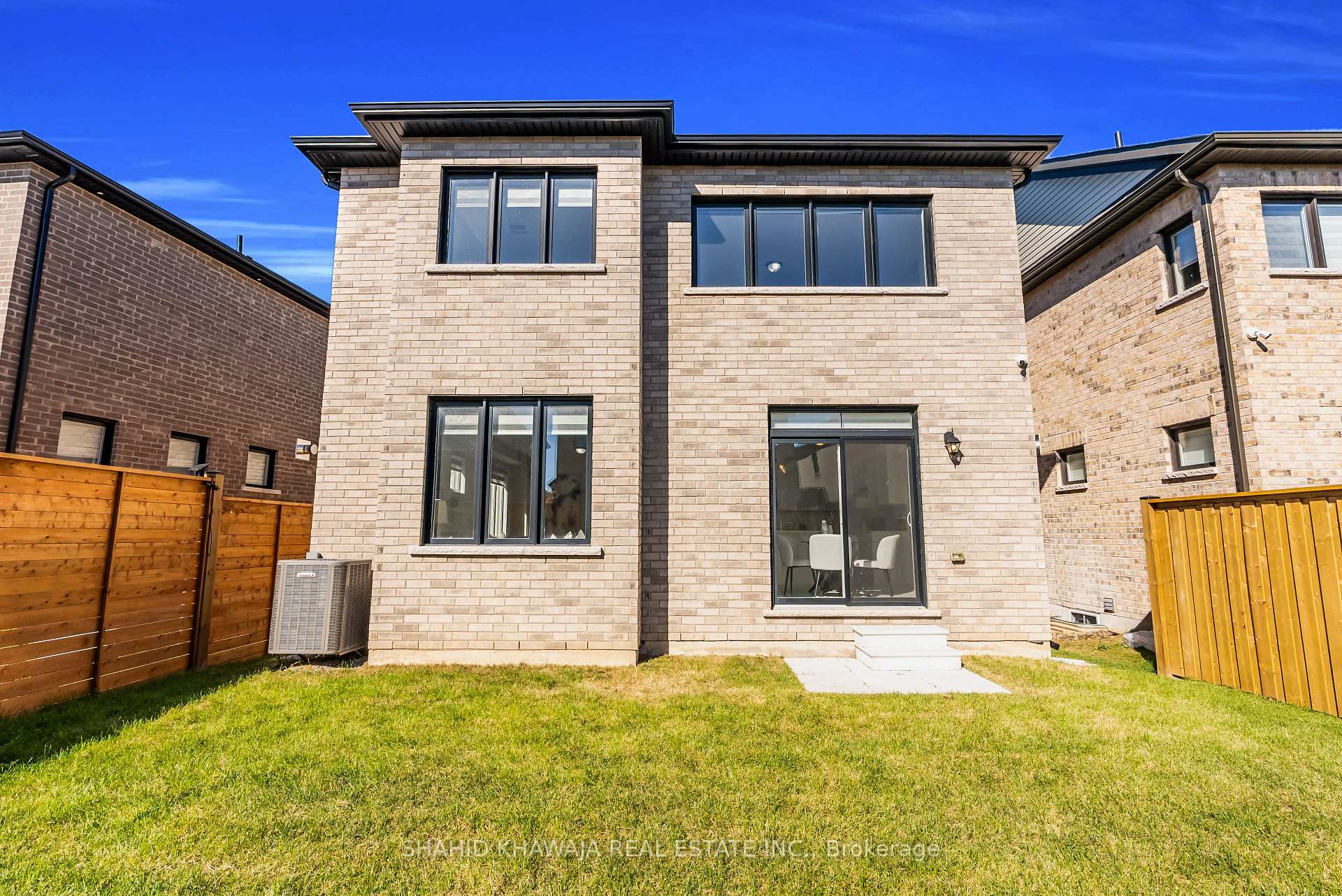 1430 Wellwood Terrace