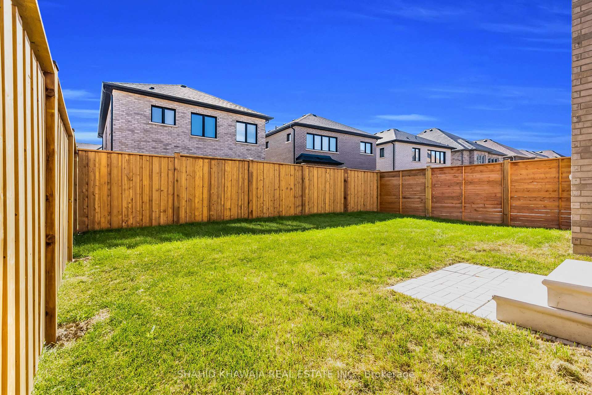 1430 Wellwood Terrace