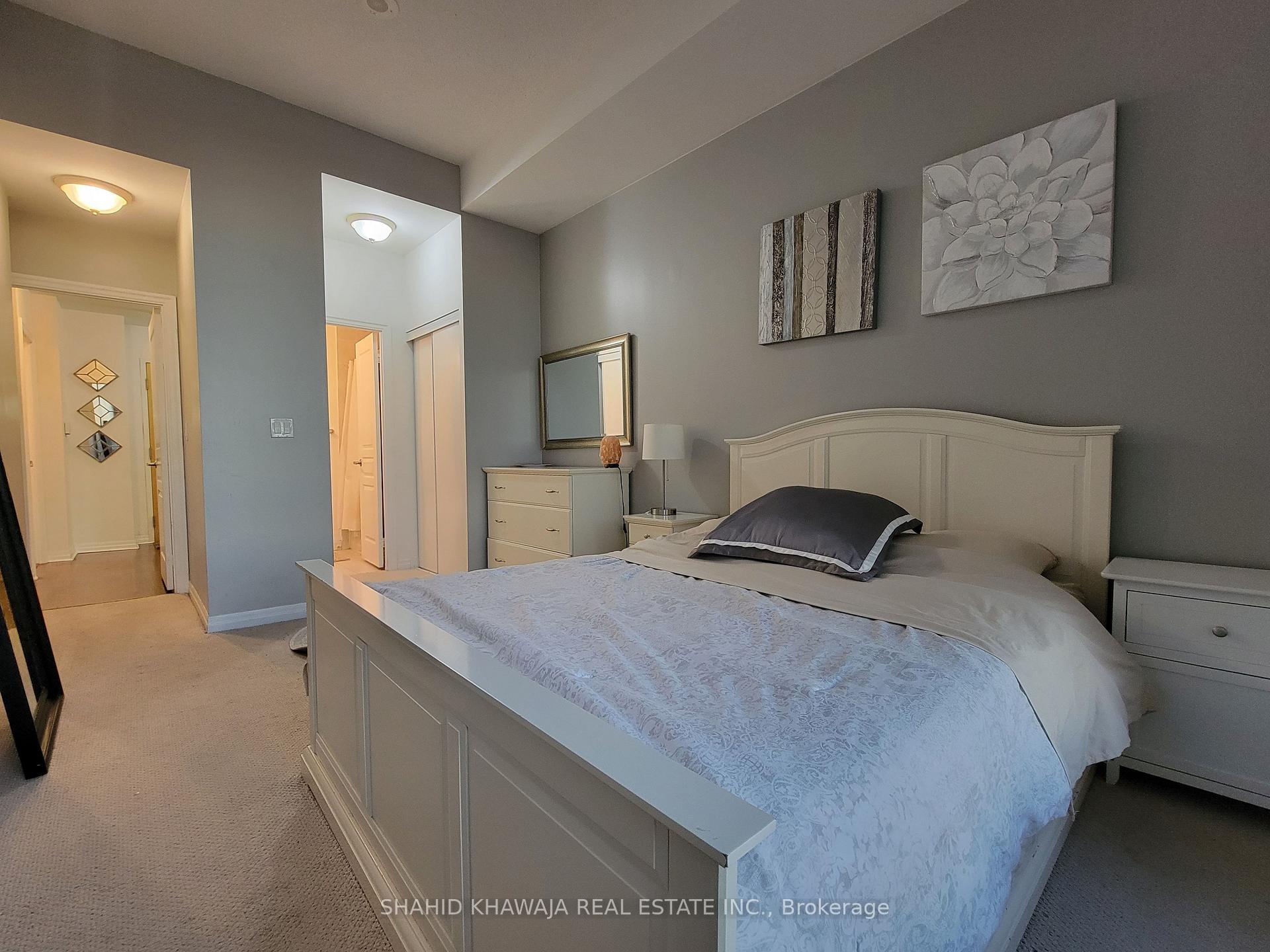 220 Burnhamthorpe Road W 3307