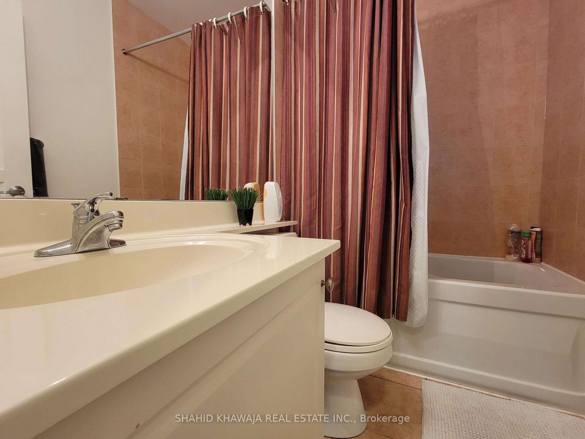 220 Burnhamthorpe Road W 3307