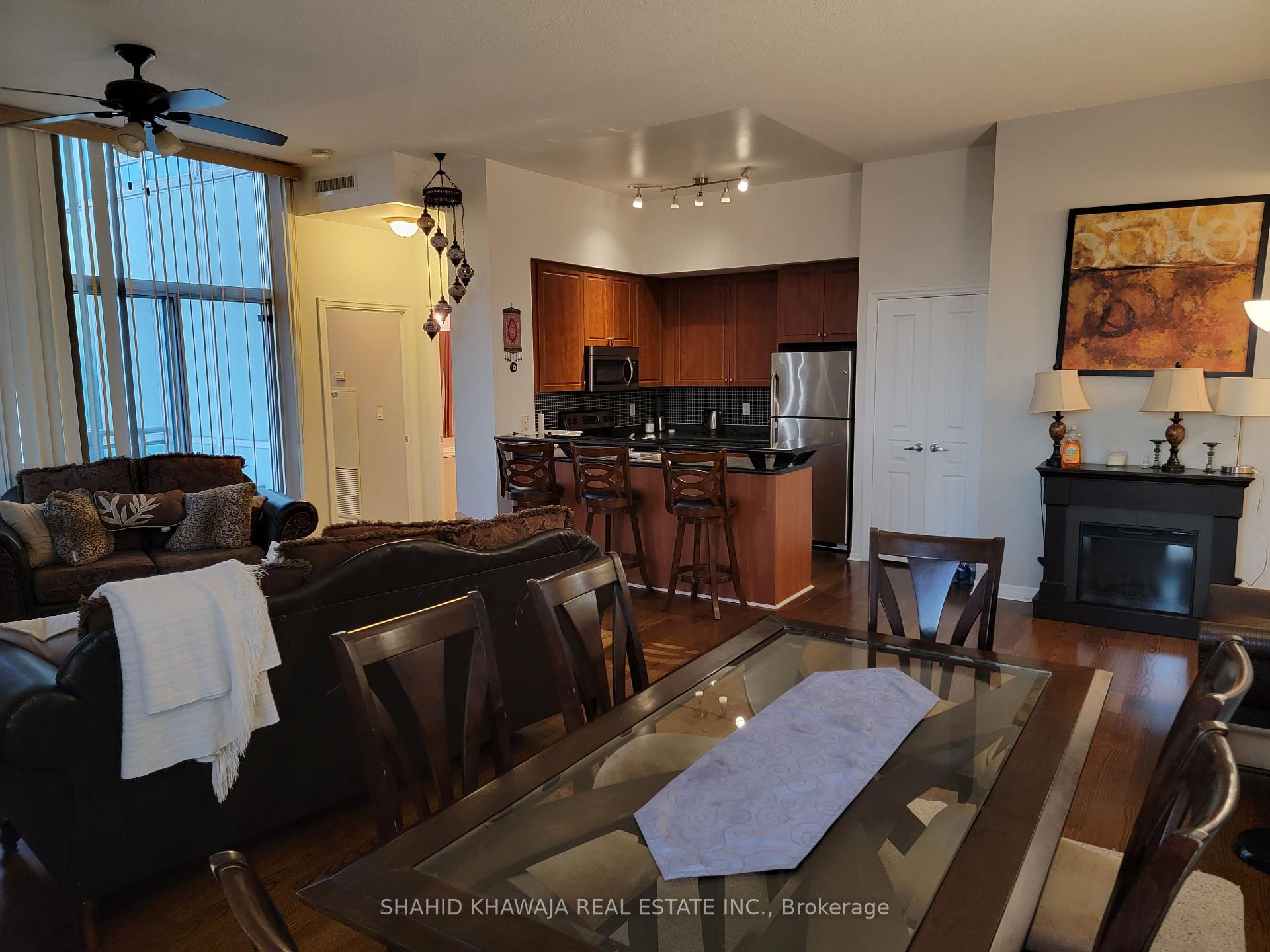 220 Burnhamthorpe Road W 3307