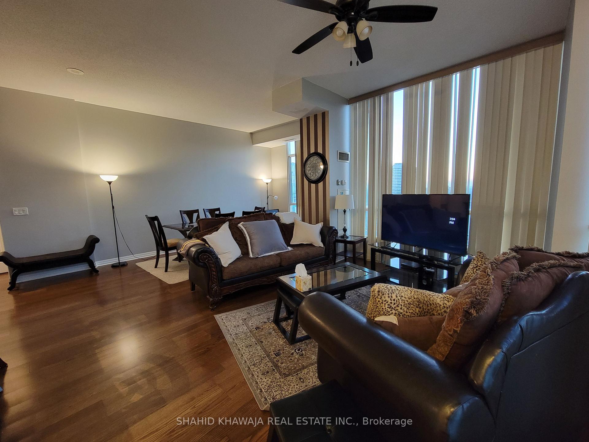 220 Burnhamthorpe Road W 3307