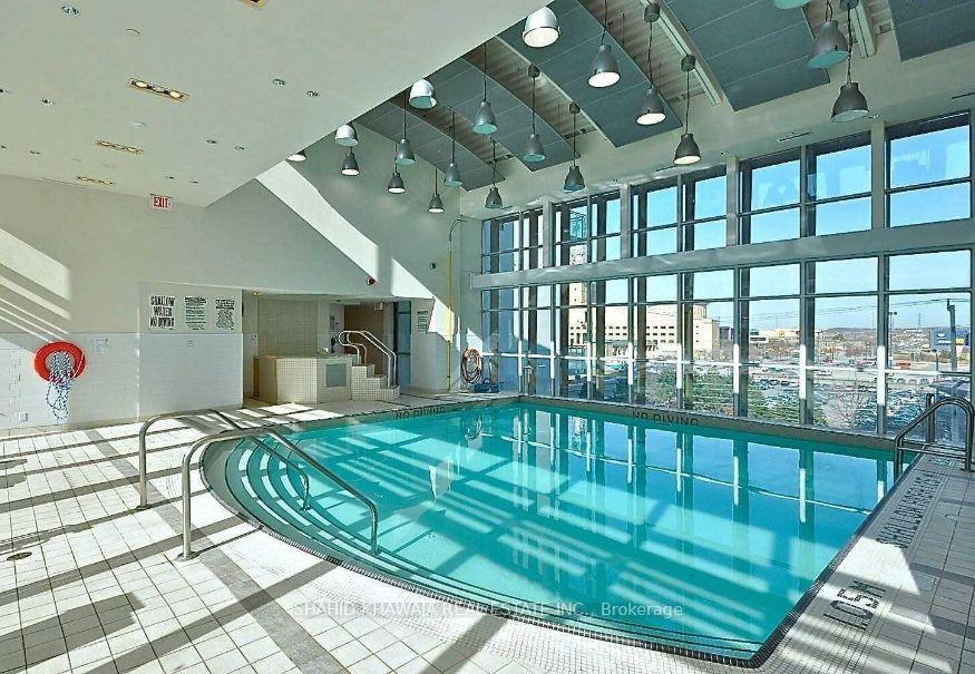 220 Burnhamthorpe Road W 3307