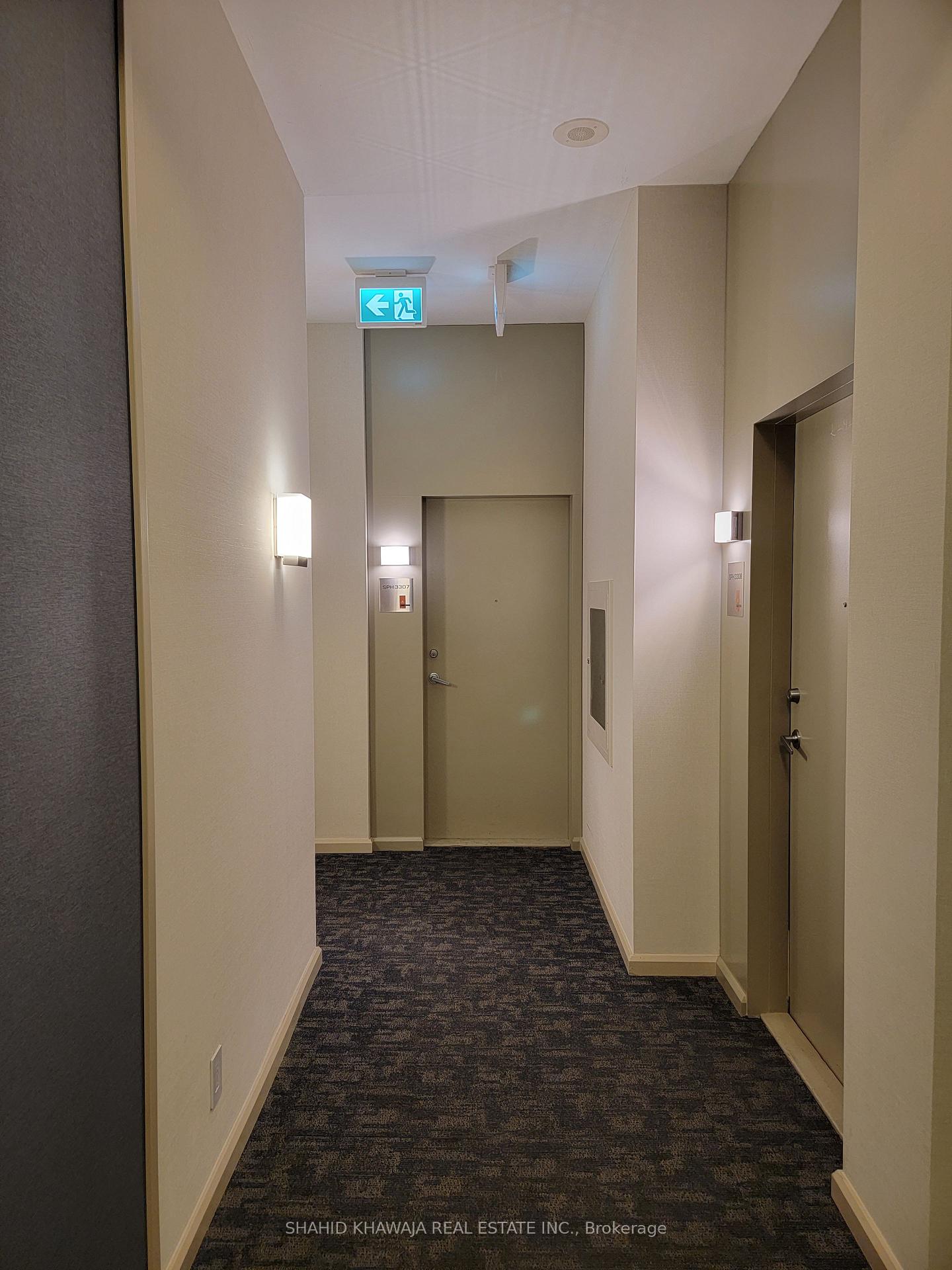 220 Burnhamthorpe Road W 3307