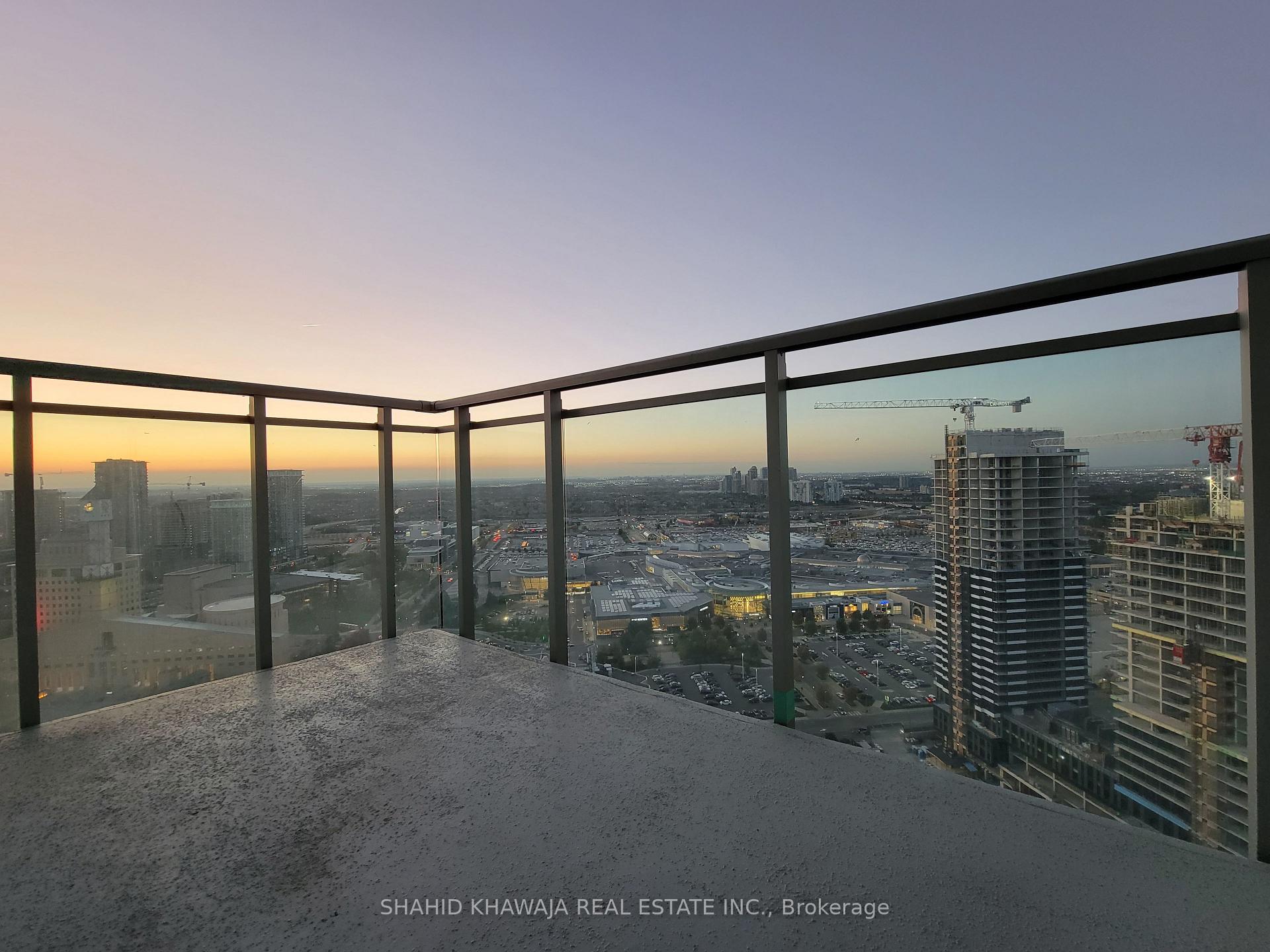 220 Burnhamthorpe Road W 3307