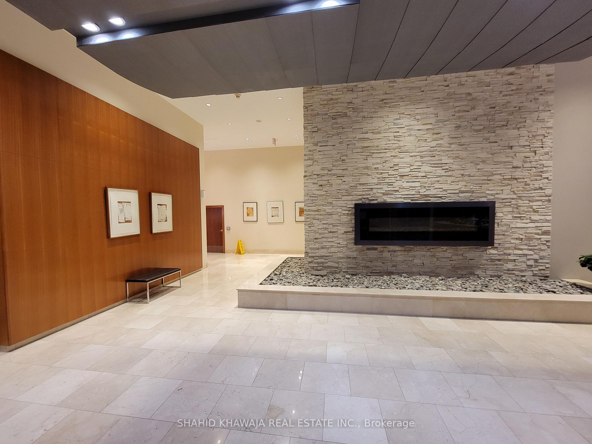 220 Burnhamthorpe Road W 3307